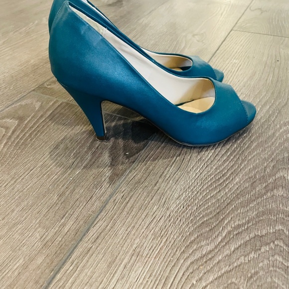 Call it Spring peep toe turquoise pumps - Picture 4 of 5